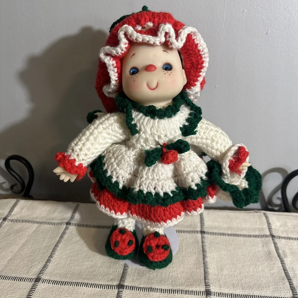 Strawberry Shortcake Doll Crochet Handmade With Cap‎ and basket w stand